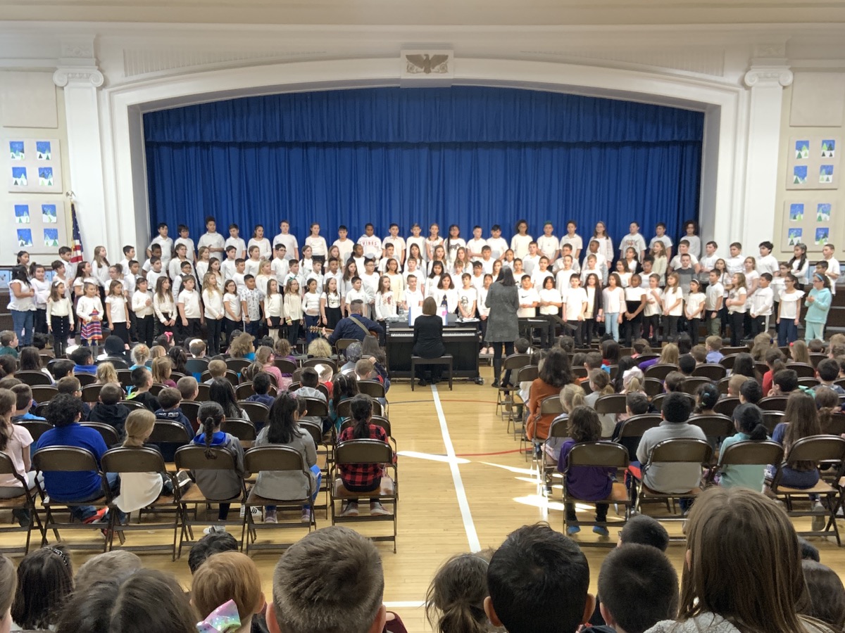 Congratulations to all of our 4th Graders on a wonderful Winter Concert!